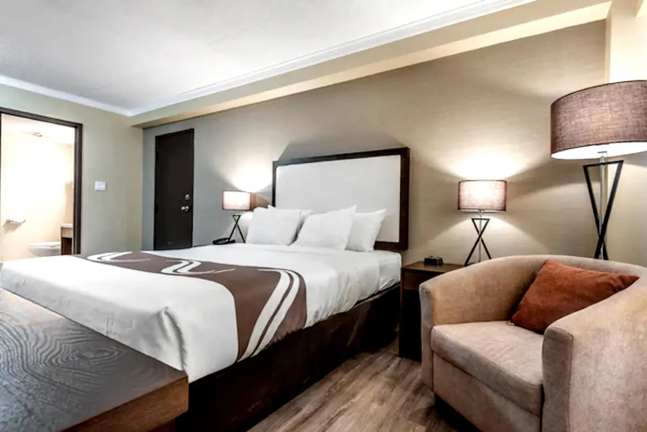 Komfortable Zimmer im Quality Inn & Suites Kanada