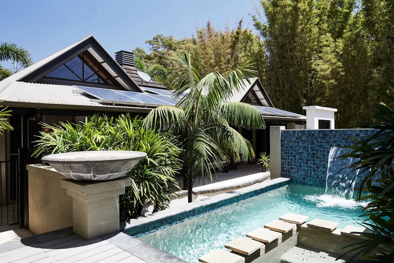 Pool und Garten von den Villas of Byron