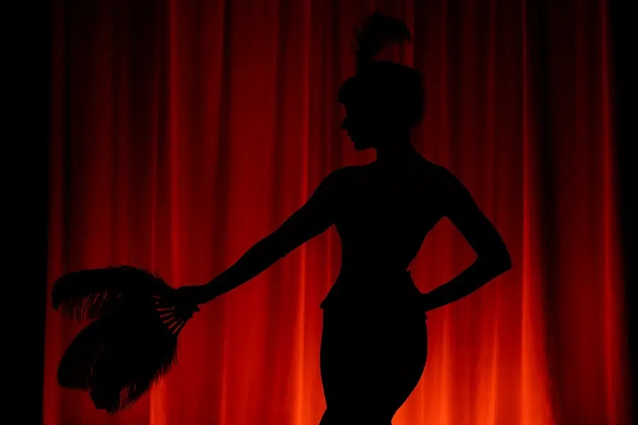 Symbolische Silhouette einer Tänzerin auf Bühne für sexy Shows in Las Vegas